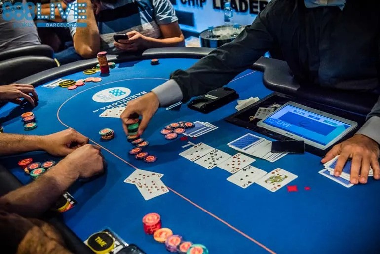 Mixul optim de slow play și fast play în poker