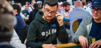 Folosirea abilităților de observare pentru a-ți îmbunătăți jocul de poker